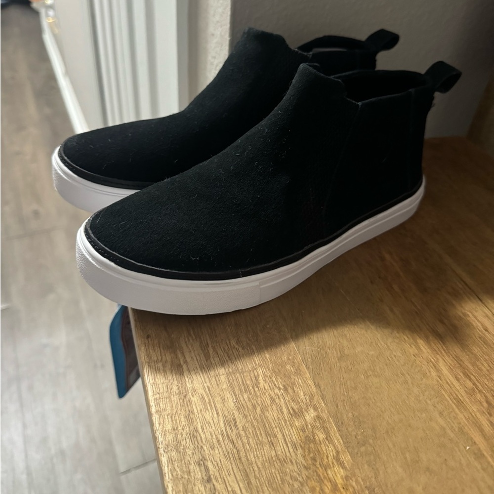 TOMS Bryce High Top Suede Shoes Sz 7.5 NWOT